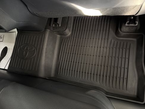 Used 2024 Toyota Venza Limited image 30