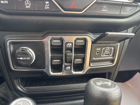 Used 2021 Jeep Wrangler Unlimited Sahara image 17