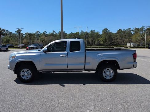 Used 2019 Toyota Tacoma SR image 8