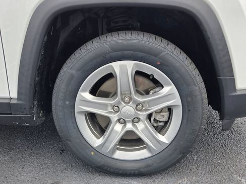 Used 2024 Jeep Compass Latitude AWD/4WD image 10