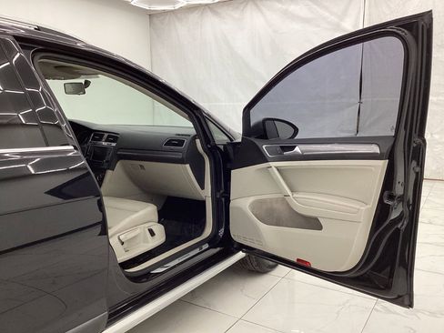 Used 2017 Volkswagen Golf Alltrack S image 17