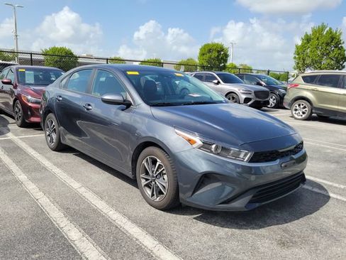 Used 2023 Kia Forte LXS FWD image 3