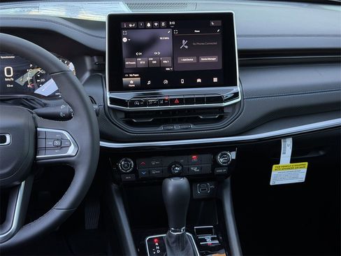 New 2026 Jeep Compass Latitude image 14