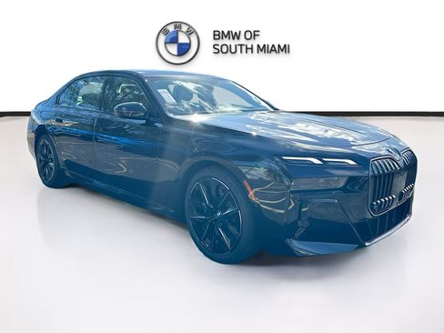 New 2026 BMW 750e xDrive image 1