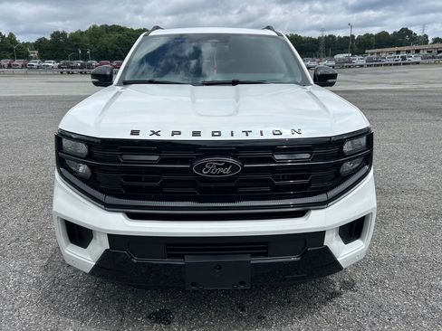 Used 2025 Ford Expedition Platinum w/ Stealth Appearance Package AWD/4WD image 10