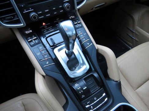 Used 2017 Porsche Cayenne image 24