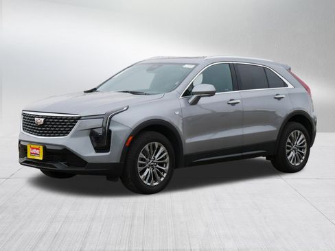 Used 2025 Cadillac XT4 Premium Luxury image 3