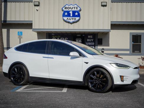 Used 2018 Tesla Model X 75D AWD/4WD image 3