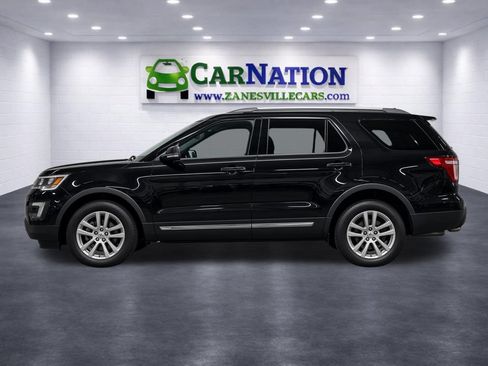 Used 2018 Ford Explorer XLT w/ Equipment Group 202A AWD/4WD image 2