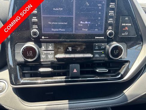 Used 2021 Toyota Highlander L FWD image 27