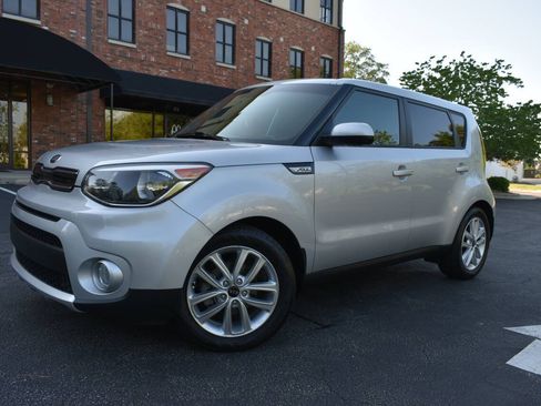 Used 2017 Kia Soul + FWD image 43