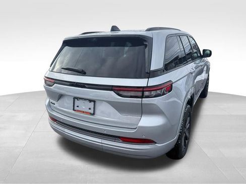 New 2026 Jeep Grand Cherokee Limited w/ Luxury Tech Group II image 5