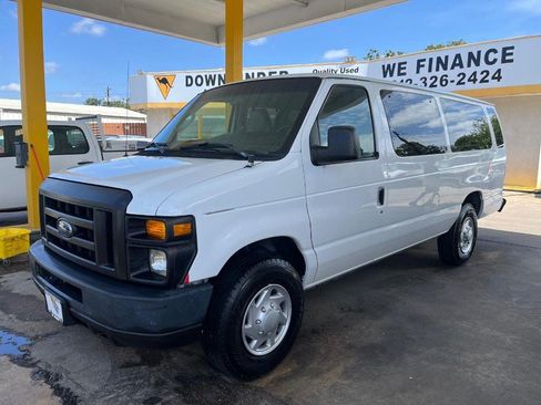 Used 2009 Ford E-350 and Econoline 350 XL RWD image 3