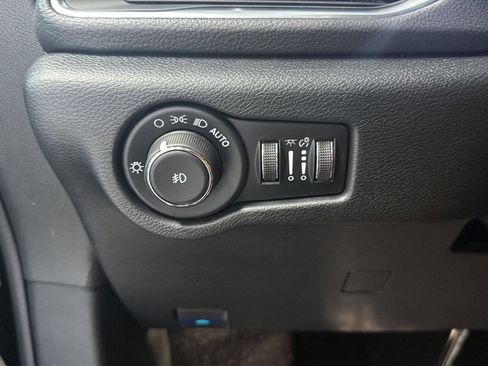 New 2026 Chrysler Pacifica Limited FWD image 18