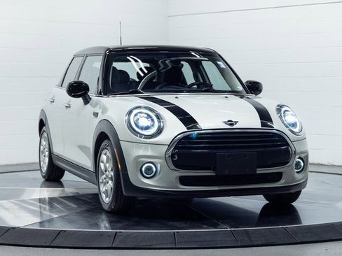 Used 2021 MINI Cooper 4-Door Hardtop image 4