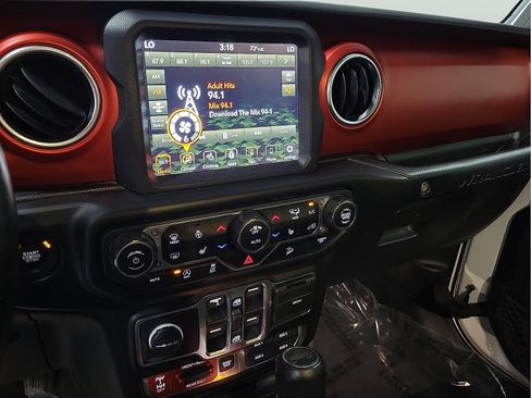 Used 2019 Jeep Wrangler Unlimited Rubicon AWD/4WD image 17