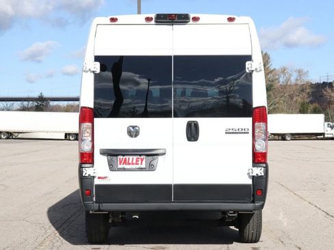 Used 2024 RAM ProMaster 2500 FWD image 6