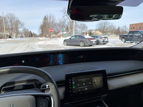 Used 2025 Lincoln Nautilus Reserve image 29