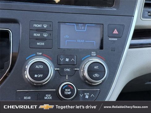 Used 2017 Toyota Sienna XLE image 20