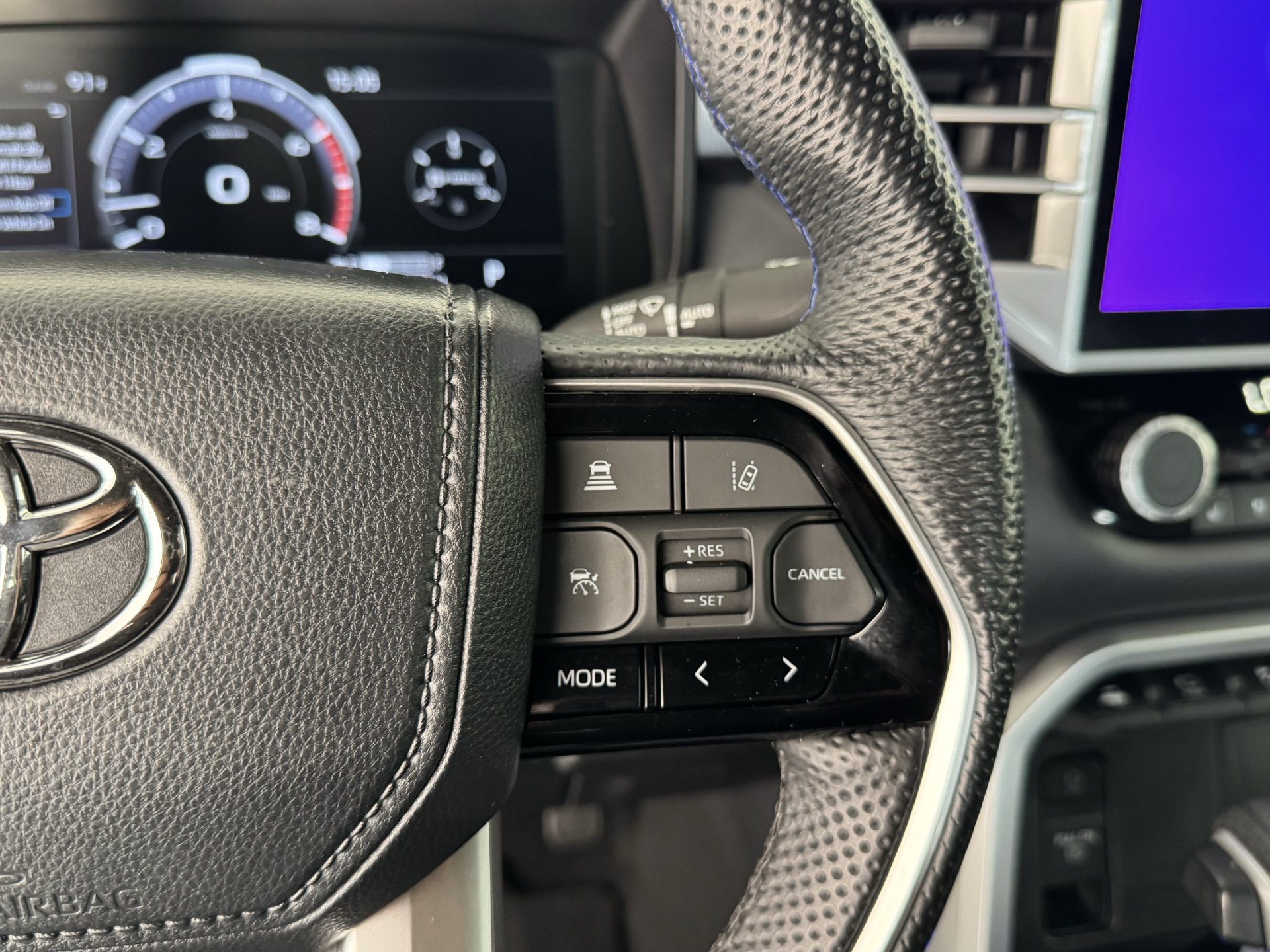 Used 2024 Toyota Tundra Platinum AWD/4WD image 28