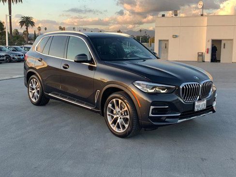 Certified 2022 BMW X5 xDrive40i w/ Parking Assistance Package image 3