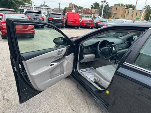 Used 2015 Toyota Camry LE FWD image 9