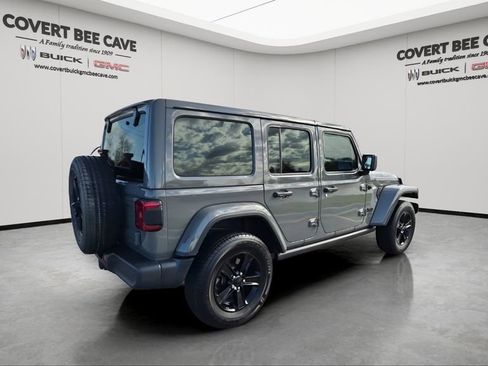Used 2020 Jeep Wrangler Unlimited Sahara image 9