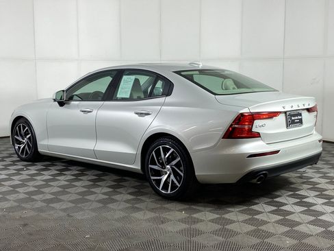 Used 2019 Volvo S60 T6 Momentum w/ Premium Package image 3