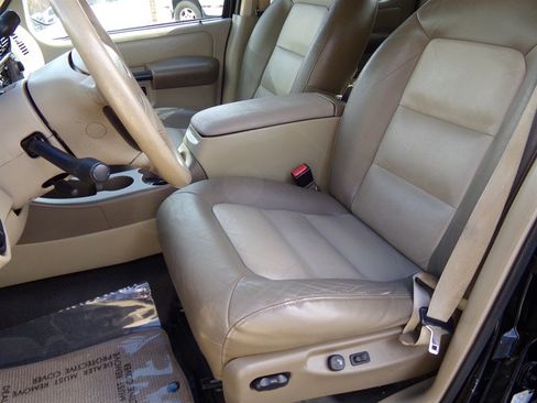 Used 2004 Ford Explorer Sport Trac XLT image 27