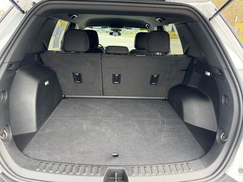 Used 2025 GMC Terrain Elevation image 41