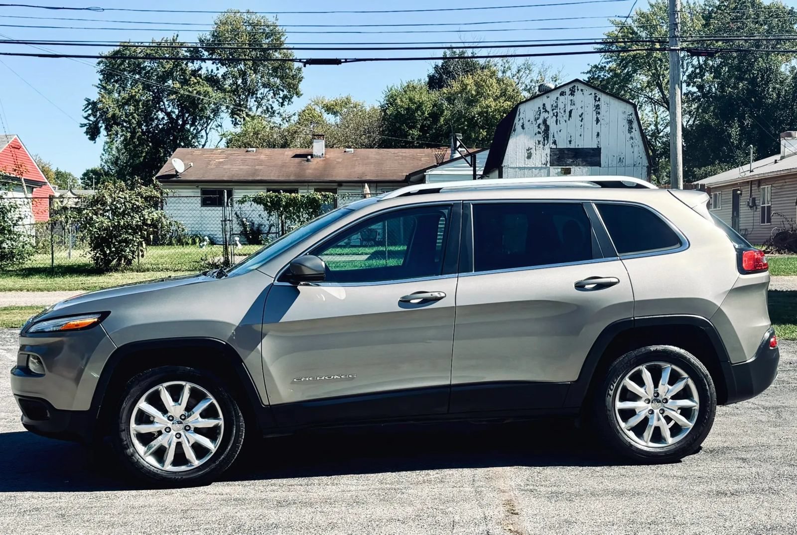 Used 2017 Jeep Cherokee Limited w/ Trailer Tow Group AWD/4WD image 7