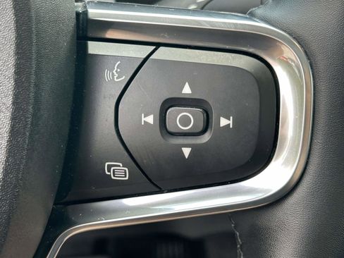 Certified 2025 Volvo XC40 B5 Plus AWD/4WD image 22