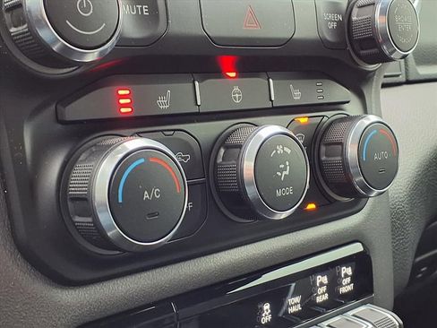 Used 2021 RAM 1500 Big Horn image 28