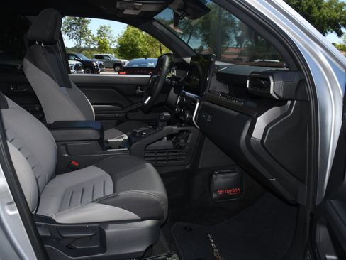 Used 2025 Toyota Tacoma TRD Sport AWD/4WD image 19