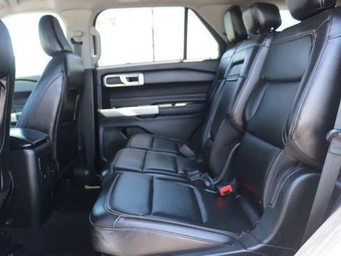 Used 2023 Ford Explorer XLT w/ Equipment Group 202A RWD image 13