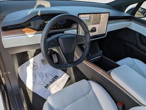 Used 2024 Tesla Model X image 10