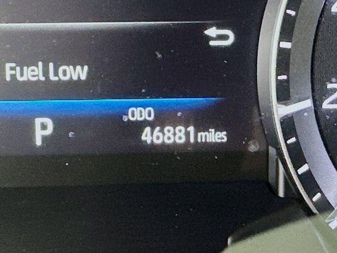 Used 2021 Toyota Highlander Limited FWD image 37