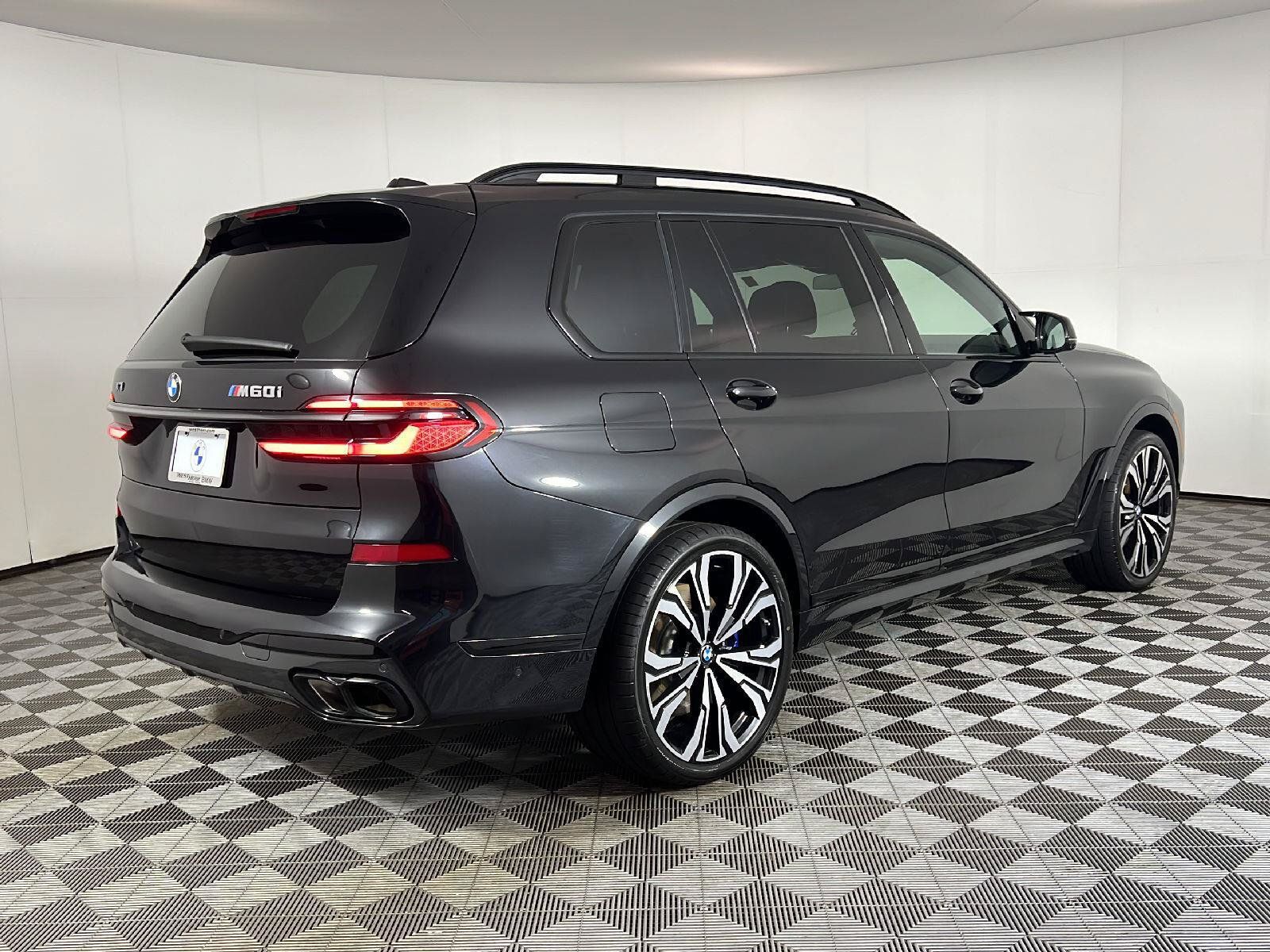 Used 2024 BMW X7 M60i w/ Executive Package AWD/4WD image 3