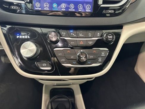 Used 2018 Chrysler Pacifica Touring-L Plus w/ Advanced Safetytec Group image 23