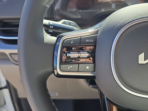 New 2026 Kia Carnival FWD image 30