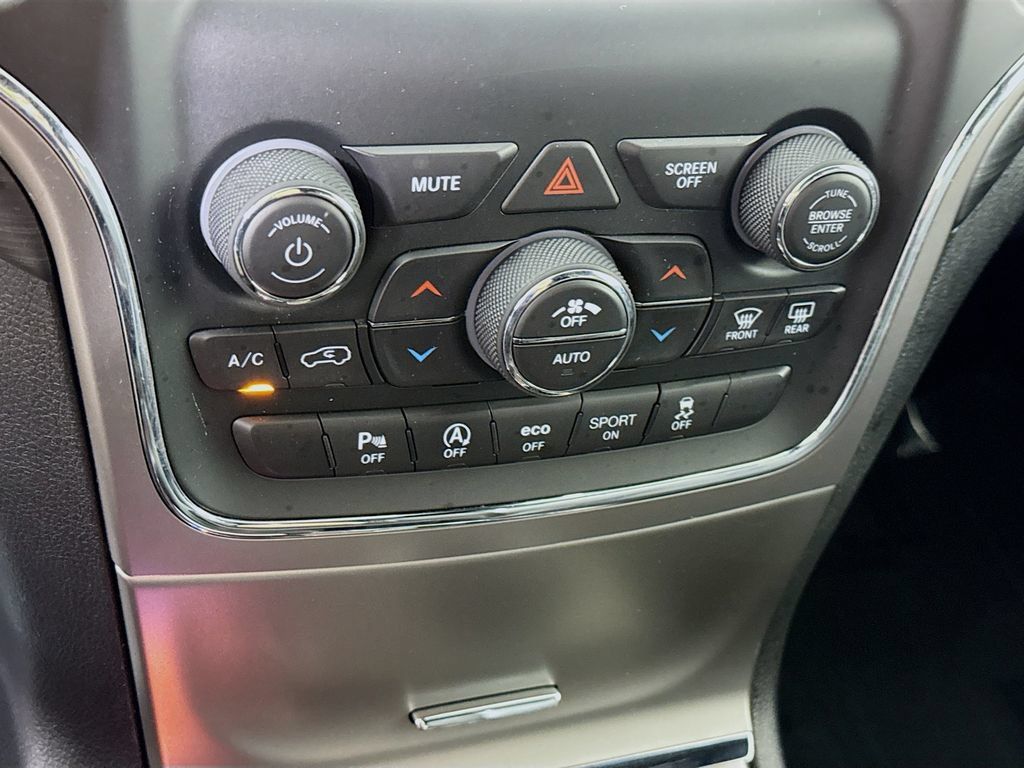 Used 2021 Jeep Grand Cherokee Laredo AWD/4WD image 10