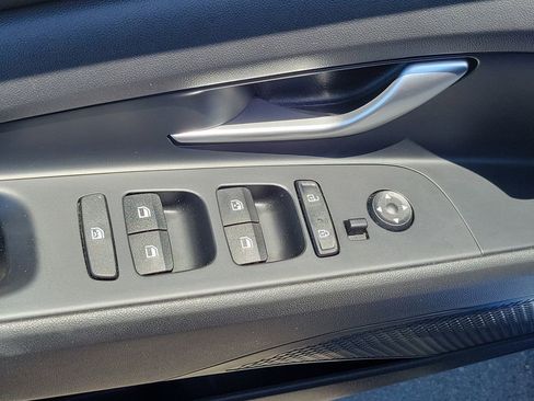 Used 2022 Hyundai Elantra SEL w/ Convenience + Premium Package FWD image 19