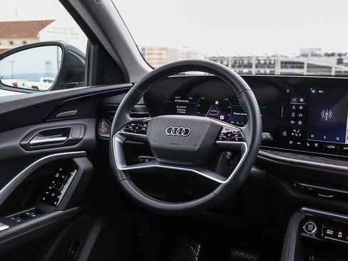 Used 2025 Audi Q5 Premium w/ Premium Plus AWD/4WD image 20