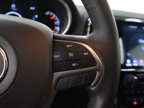 Used 2019 Jeep Grand Cherokee Altitude AWD/4WD image 23