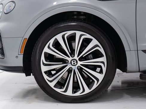 Used 2023 Bentley Bentayga Extended Wheelbase AWD/4WD image 43