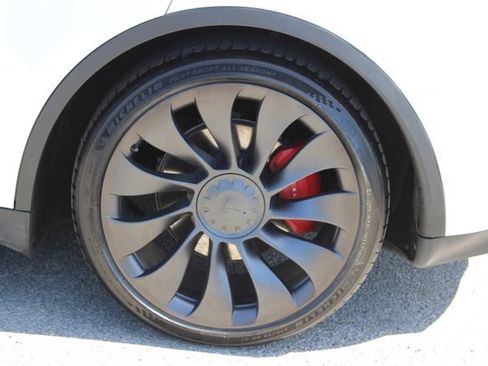 Used 2022 Tesla Model Y Performance AWD/4WD image 6