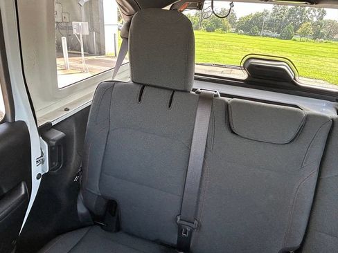 Used 2024 Jeep Wrangler Unlimited Rubicon AWD/4WD image 12