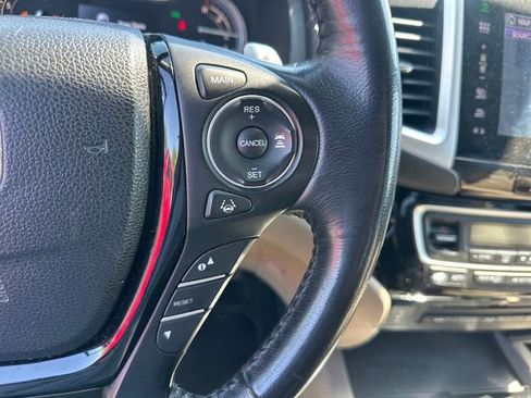 Used 2016 Honda Pilot Touring image 19