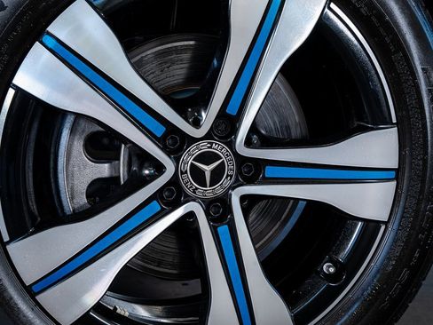 Used 2023 Mercedes-Benz EQB 350 4MATIC SUV w/ Exclusive Package image 10