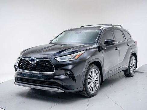 Used 2022 Toyota Highlander Platinum image 1